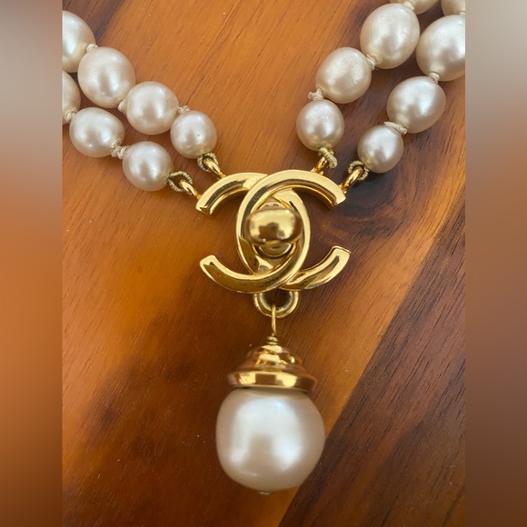 Chanel Vintage Pearl Double Stranded Turnlock Necklace ❌no offer or trade❌ - Picture 4 of 16